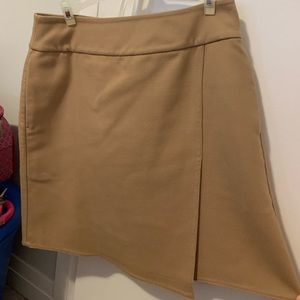 Beige small skirt from uniclo